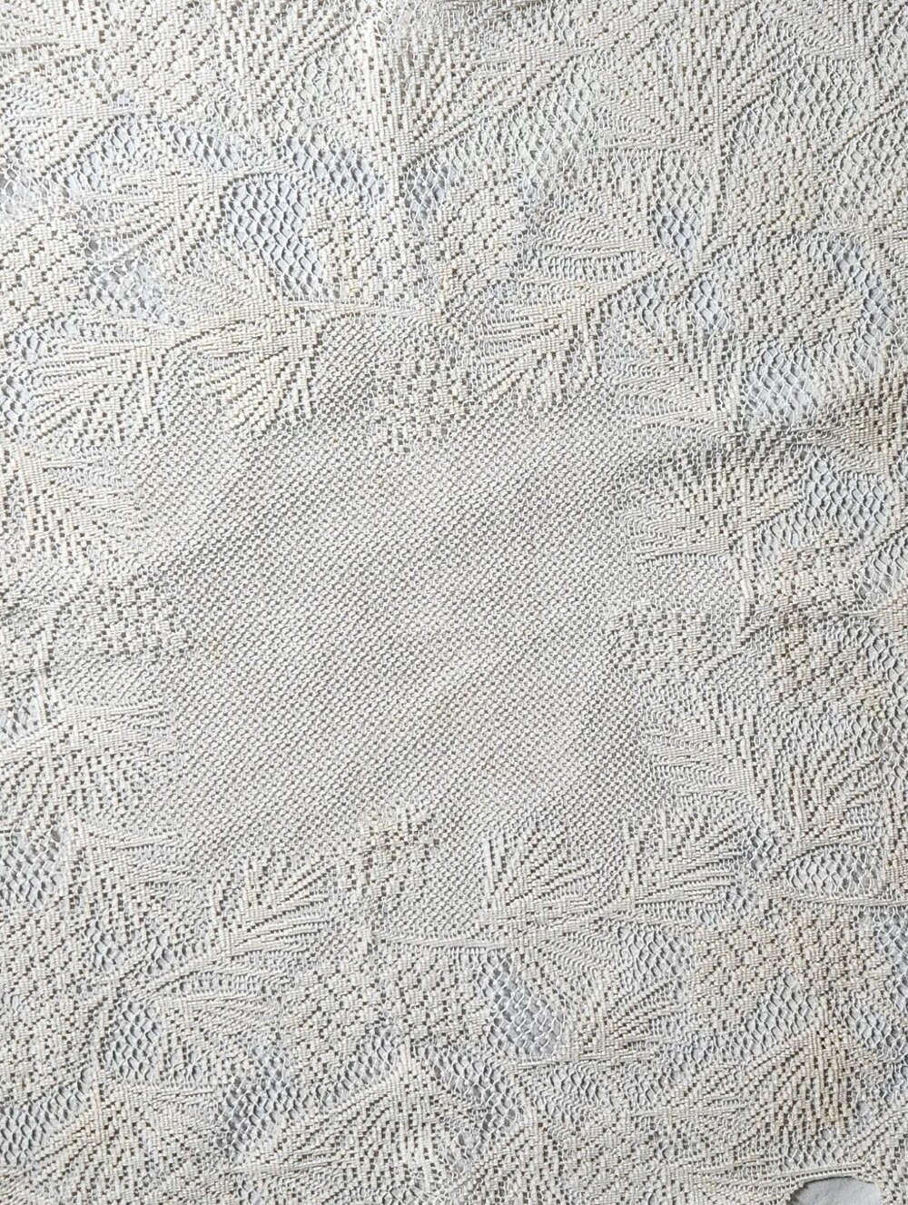 PINE CONES AND TREE ROUND CENYERPIECE OR SIDE TABLE COVER